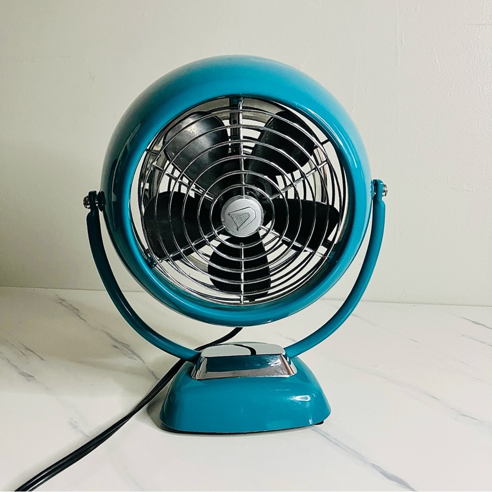 Vornado VFAN Jr. Vintage Air Circulator Fan - Picture 2 of 9